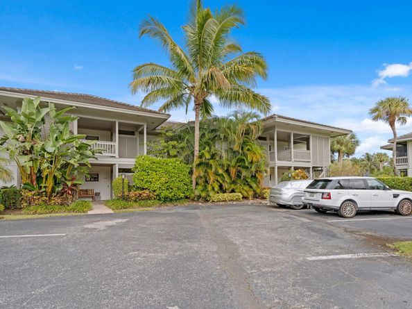 11830 Pebblewood Drive 202, Wellington FL 33414