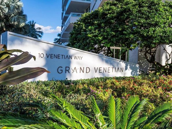 10 Venetian Way 502, Miami Beach FL 33139