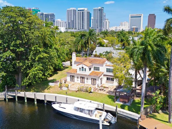 629 SW 8th Ter, Fort Lauderdale FL 33315