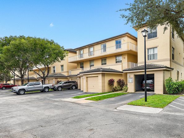 2100 Greenview Shores Boulevard 523, Wellington FL 33414