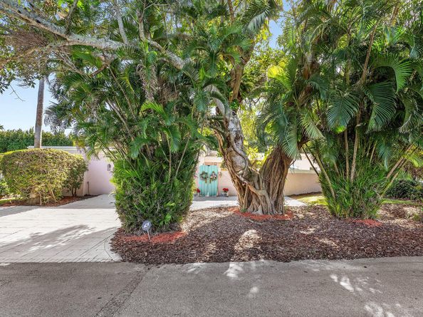 800 Lagoon Lane, Lantana FL 33462