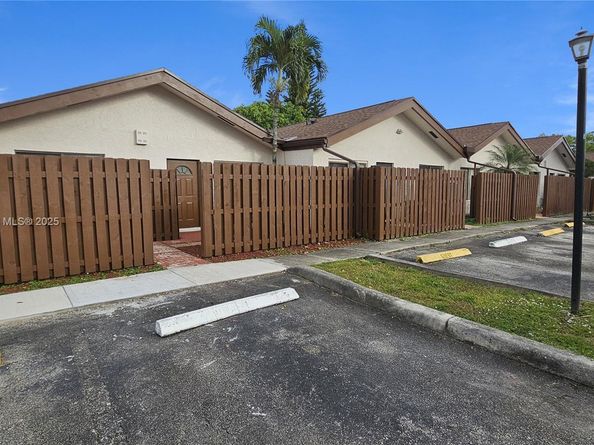 1760 NW 72nd Avenue 81, Plantation FL 33313
