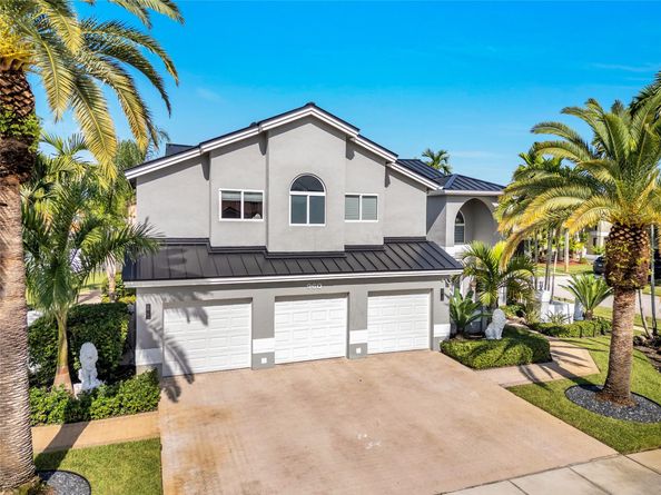 960 NW 201st Ter, Pembroke Pines FL 33029