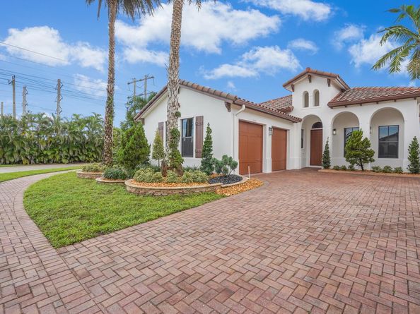 8504 NW 37th Ct, Pembroke Pines FL 33024