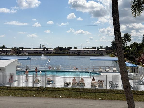 725 SW 11th Avenue 17F, Hallandale Beach FL 33009