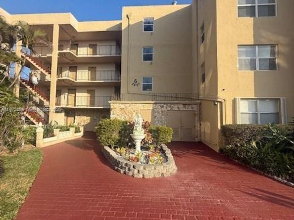 2801 Somerset Drive 105, Lauderdale Lakes FL 33311