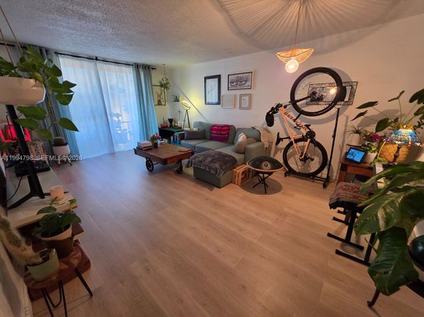 9360 Fontainebleau Boulevard 503, Miami FL 33172