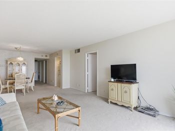 555 NW 4th Avenue