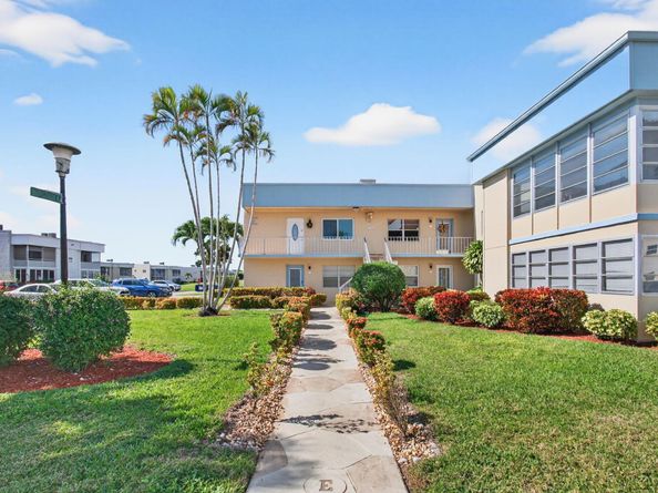 222 Burgundy E, Delray Beach FL 33484