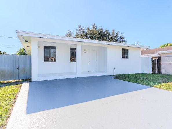 5738 Fletcher St, Hollywood FL 33023