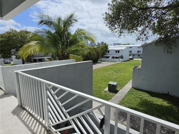 1990 NW 4th Court 7, Miami FL 33136