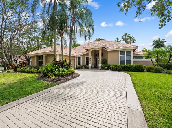 1207 Manor Drive S, Weston FL 33326