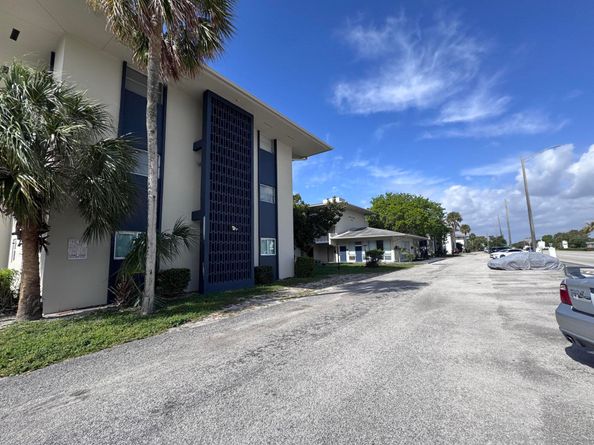 1150 E Sample Road 204, Pompano Beach FL 33064