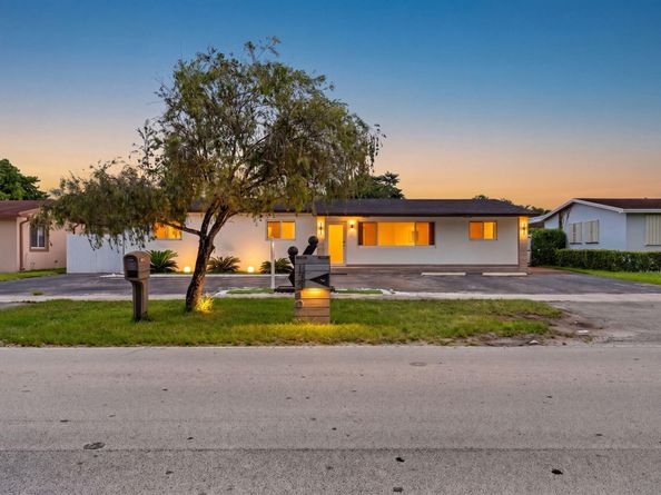 10040 SW 32nd Street, Miami FL 33165