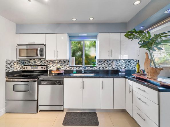 1322 Johnson St, Hollywood FL 33019