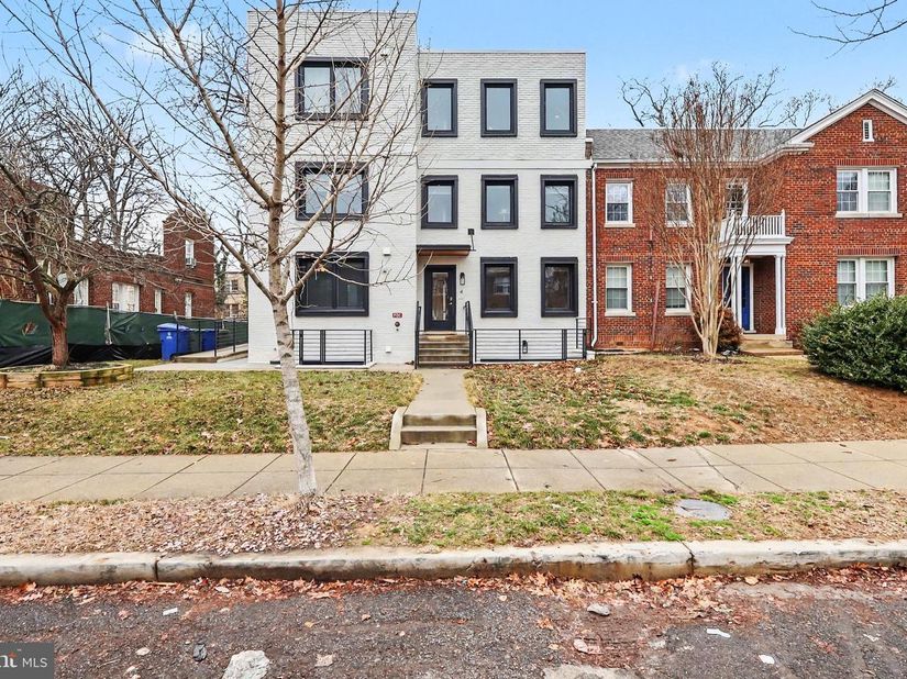 2216 40TH Place NW 4, Washington DC 20007