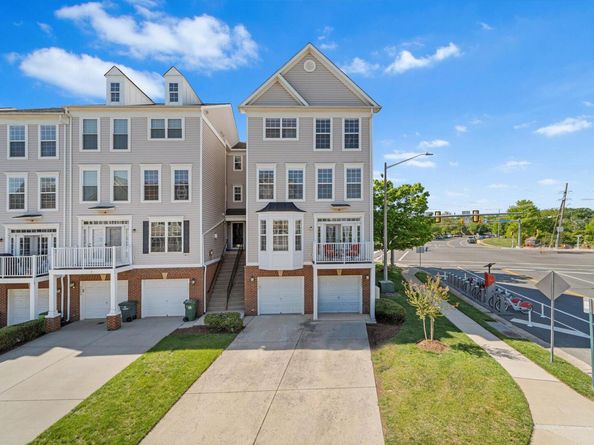2499 Curie 111, Herndon VA 20171