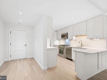 700 New Hampshire Avenue NW