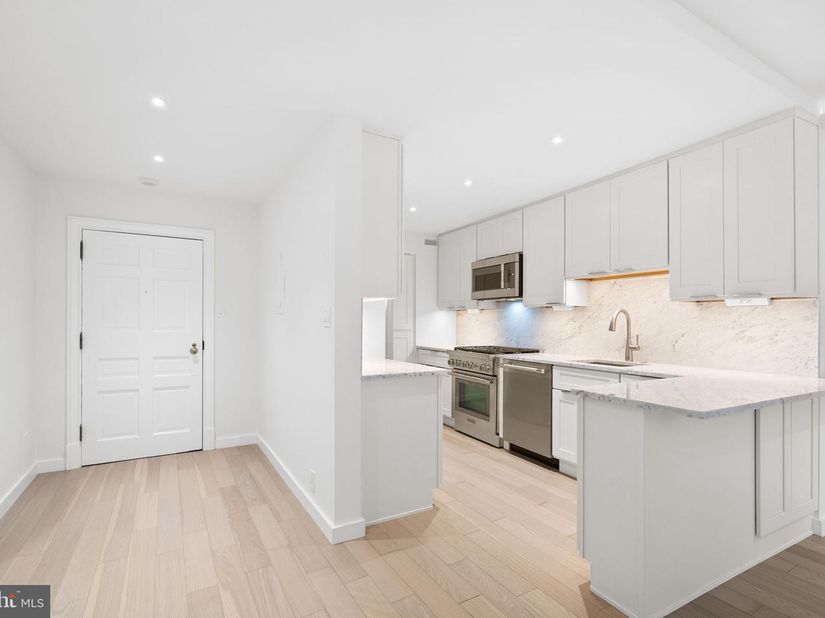 700 New Hampshire Avenue NW 303, Washington DC 20037