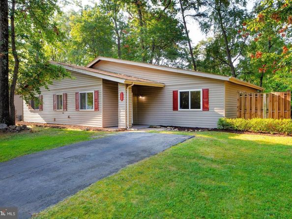 1525 Hiddenbrook Drive, Herndon VA 20170