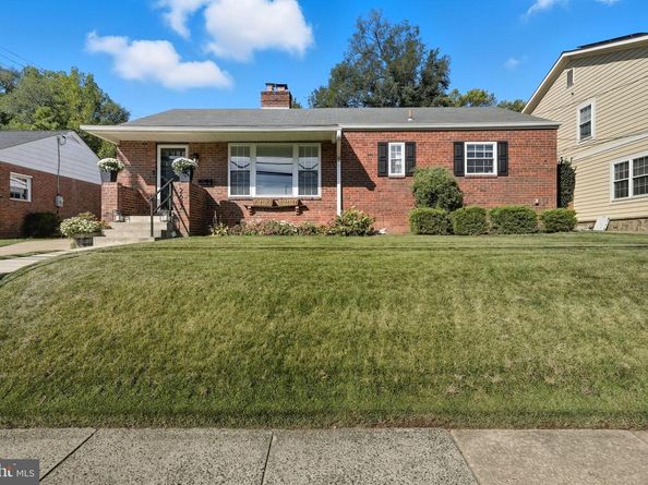 2632 N Sycamore Street, Arlington VA 22207