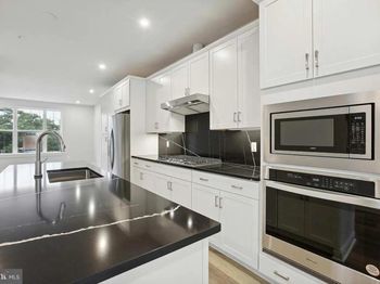 466 Altezza Drive NE