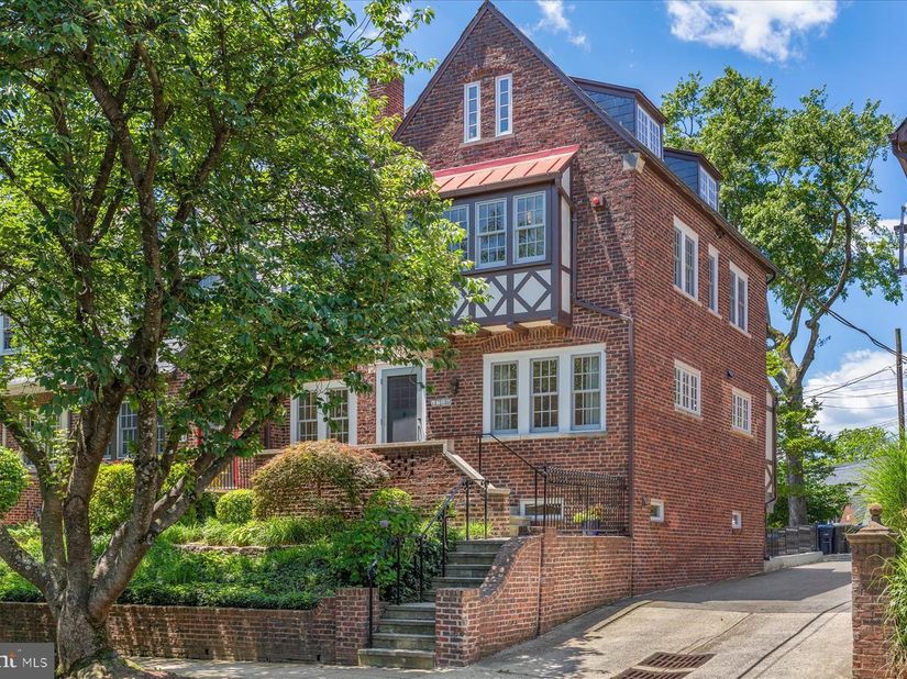 1706 Surrey Lane NW, Washington DC 20007