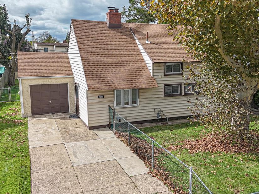 9316 Academy Road, Philadelphia PA 19114