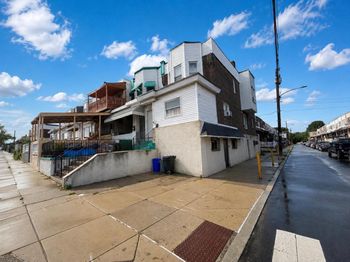 1537 E Luzerne