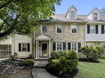 1401 Surrey Lane