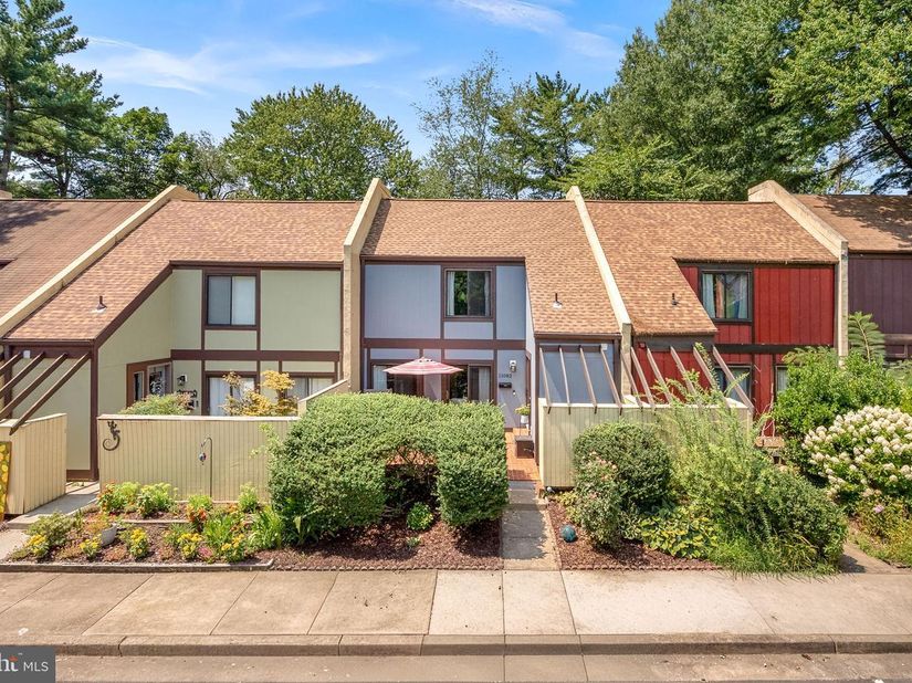 11082 Saffold Way, Reston VA 20190