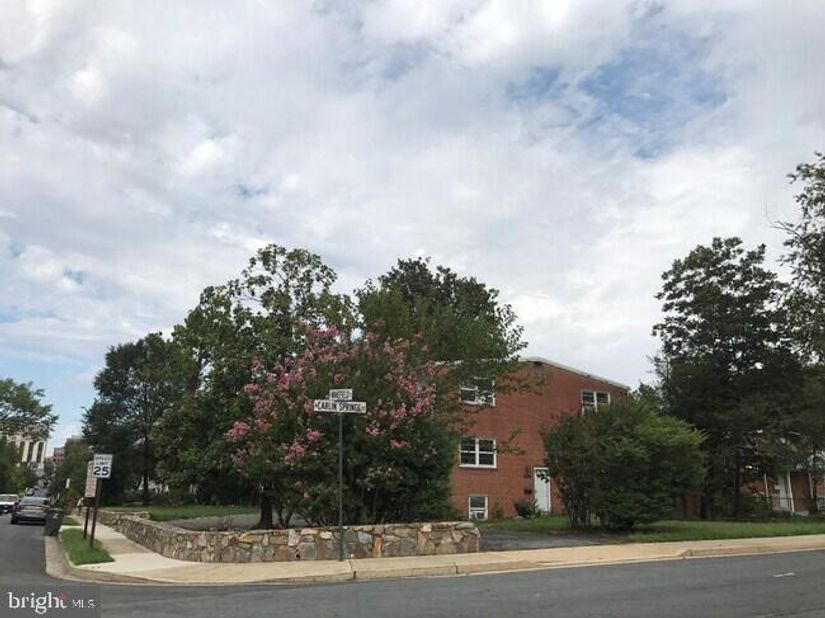 4521 N Carlin Springs Road, Arlington VA 22203