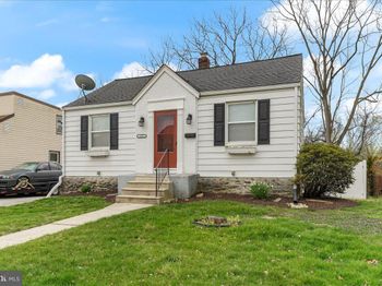 221 W Martin Lane