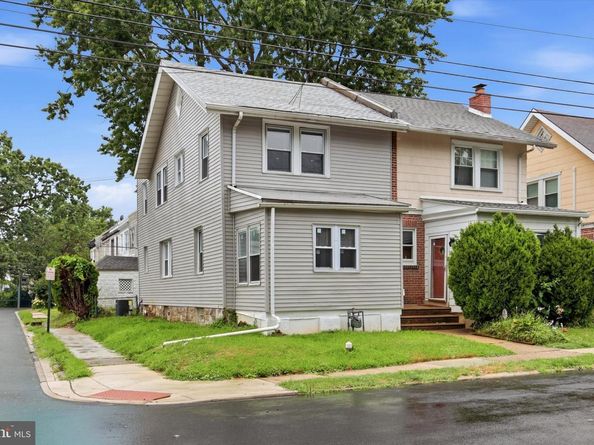 216 Woodlawn Avenue, Collingdale PA 19023