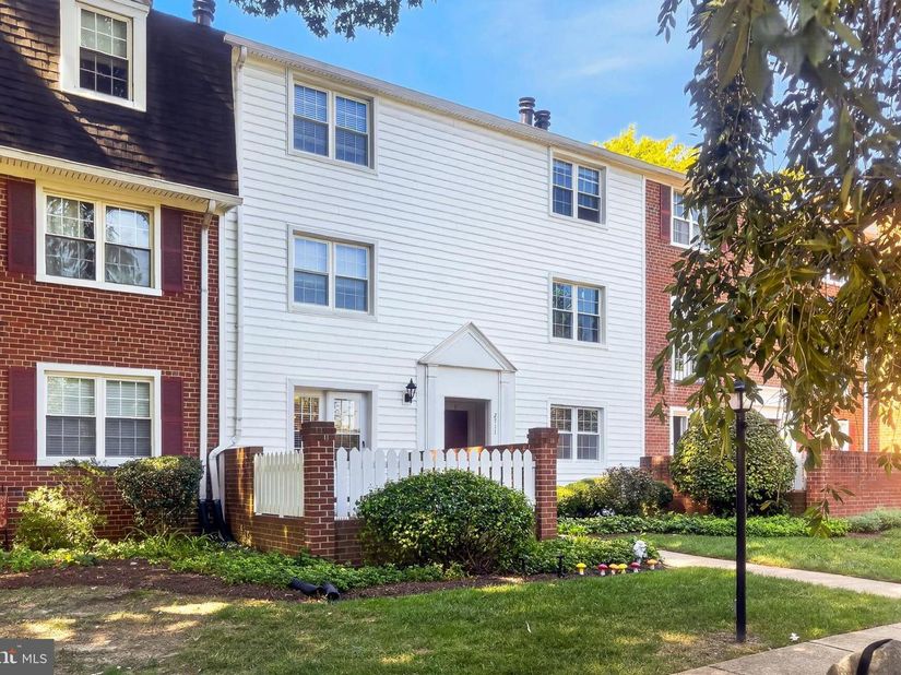 2711 S Walter Reed Drive A, Arlington VA 22206