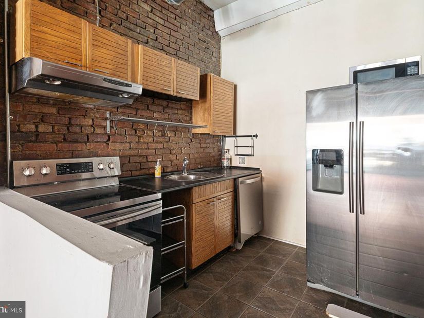 1127 S 7TH Street, Philadelphia PA 19147