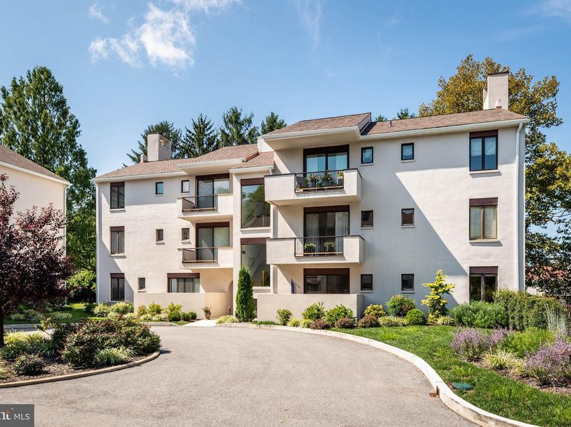 14 Chamond 14, Devon PA 19333