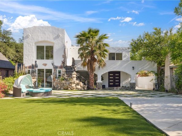 1290 E Woodbury Road, Pasadena CA 91104