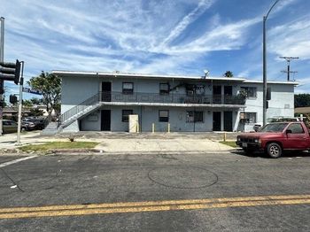 9222 S San Pedro Street