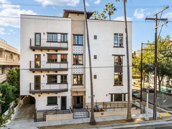 139 S Oak Knoll Avenue 103, Pasadena CA 91101