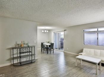 23601 Golden Springs