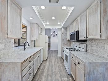 5712 5712 Skyview Way