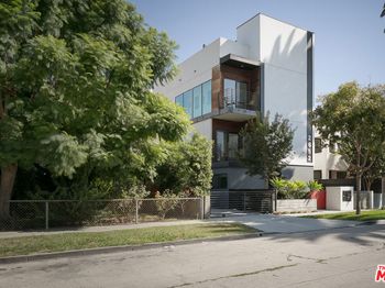 2652 S Mansfield Avenue