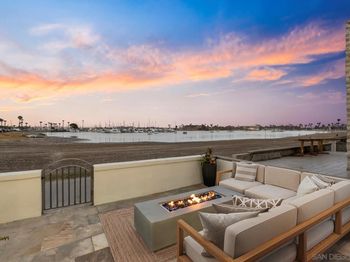 3490 Bayside Walk