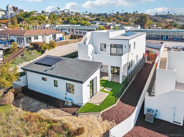 1860 Illion, San Diego CA 92110