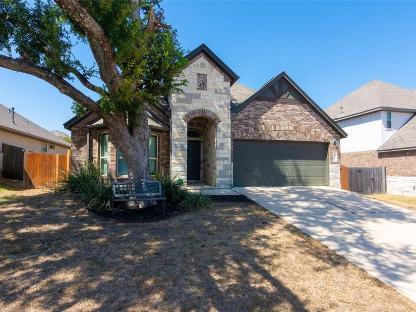 1916 Bobbywoods LN, Manchaca TX 78652