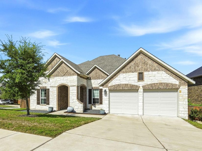 7024 Halesboro DR, Austin TX 78736
