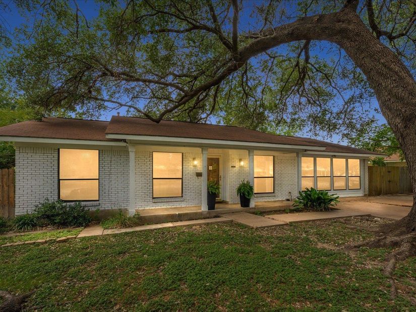 8102 Shadowood DR, Austin TX 78757