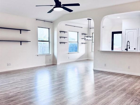 606 Old Peak RD, Georgetown TX 78626