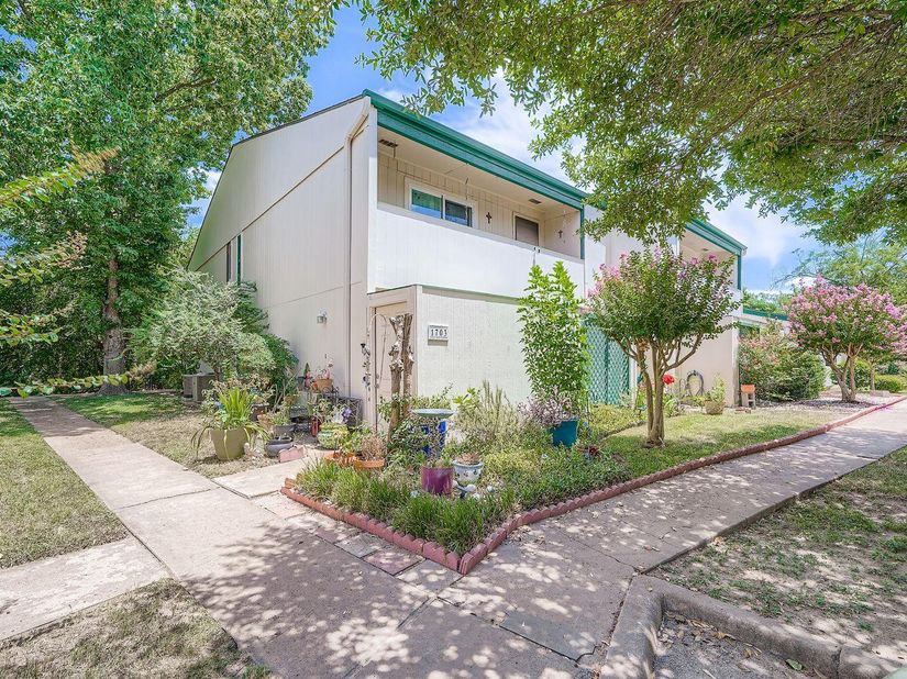 6718 Silvermine DR 1704, Austin TX 78736